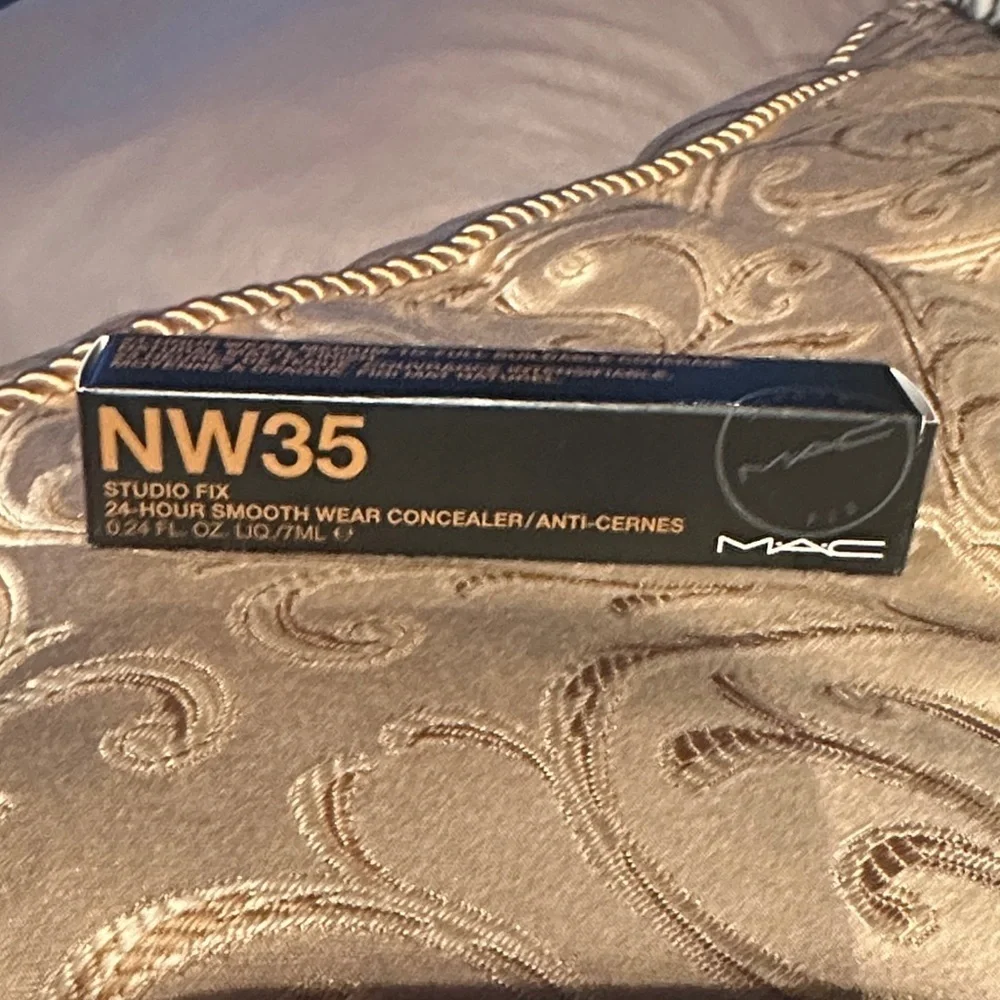 🆕 MAC STUDIO FIX 24-HOUR SMOOTH WEAR CONCEALER NIB